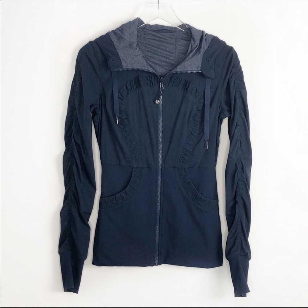 Lululemon jacket size 6 like new condition. Hardly ever worn.